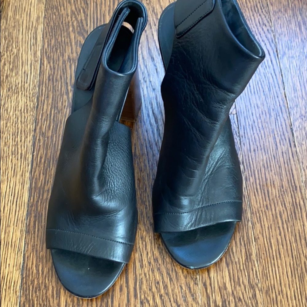 Velcro ankle sandals